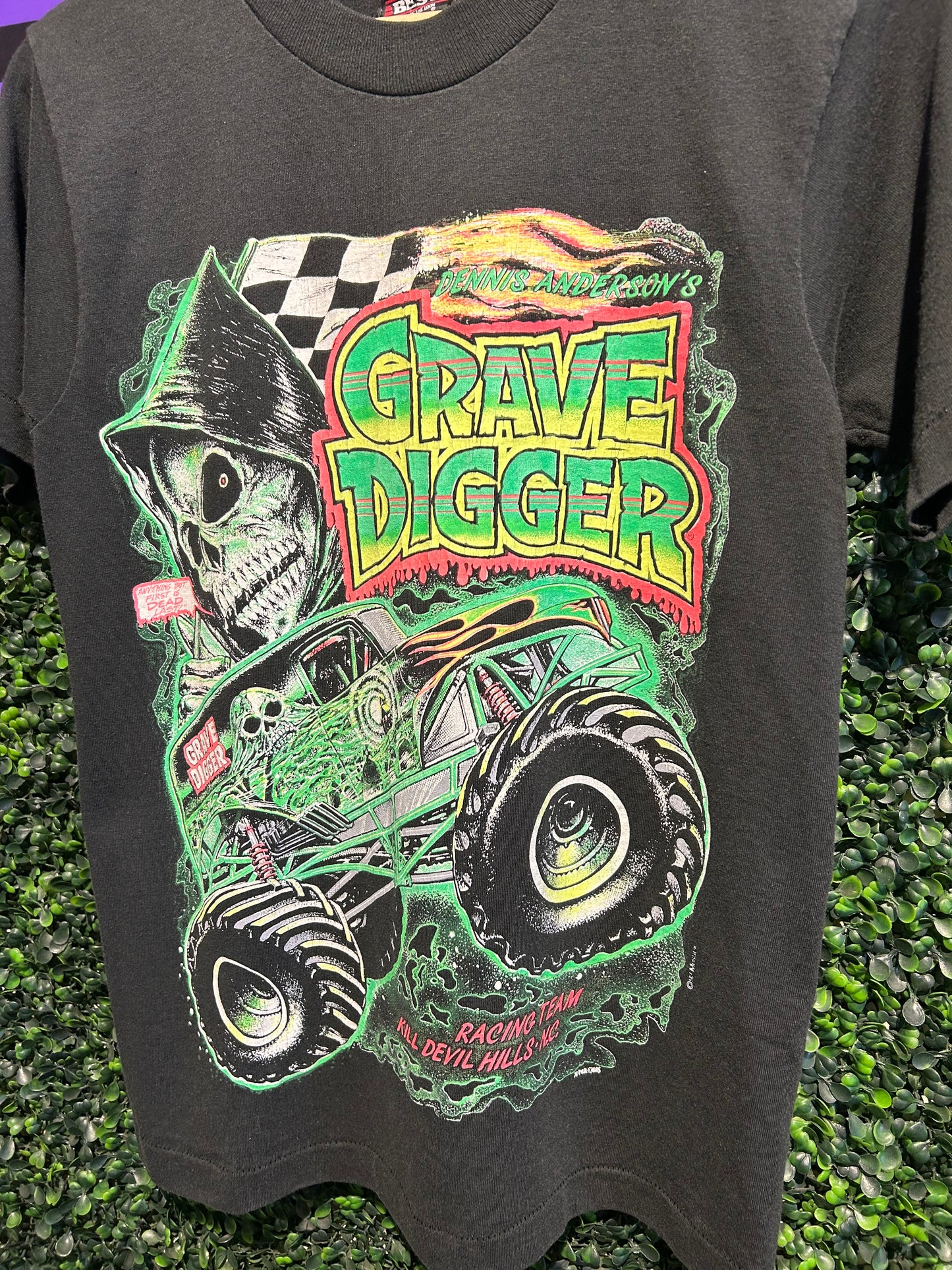 1992 Grave Digger Monster Truck Racing T-Shirt. Size Small