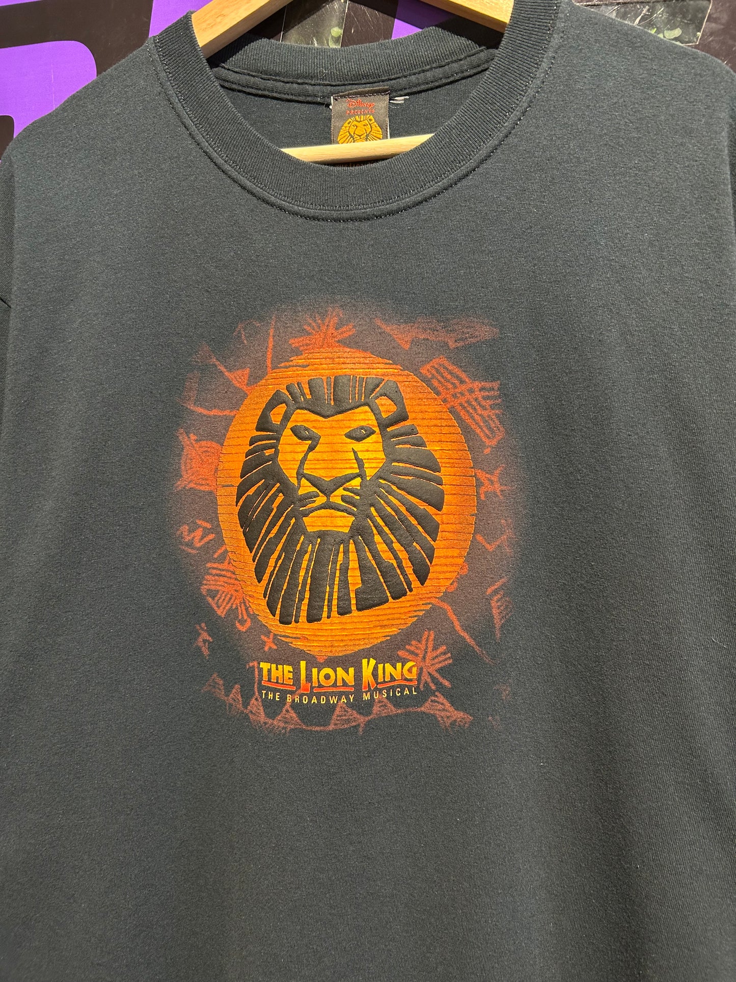 00s Lion King Broadway Musical New York T-Shirt. Size Large