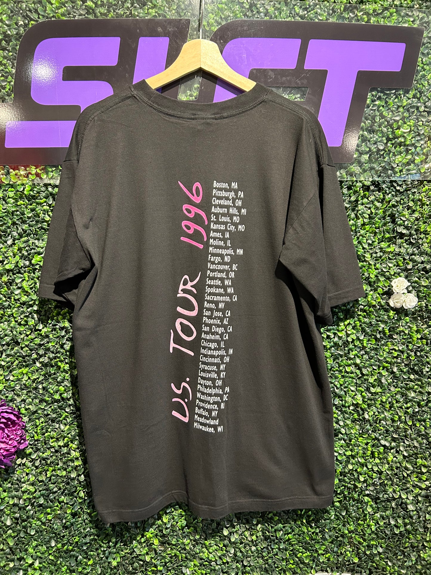 1996 Neil Diamond US Tour T-Shirt. Size XL