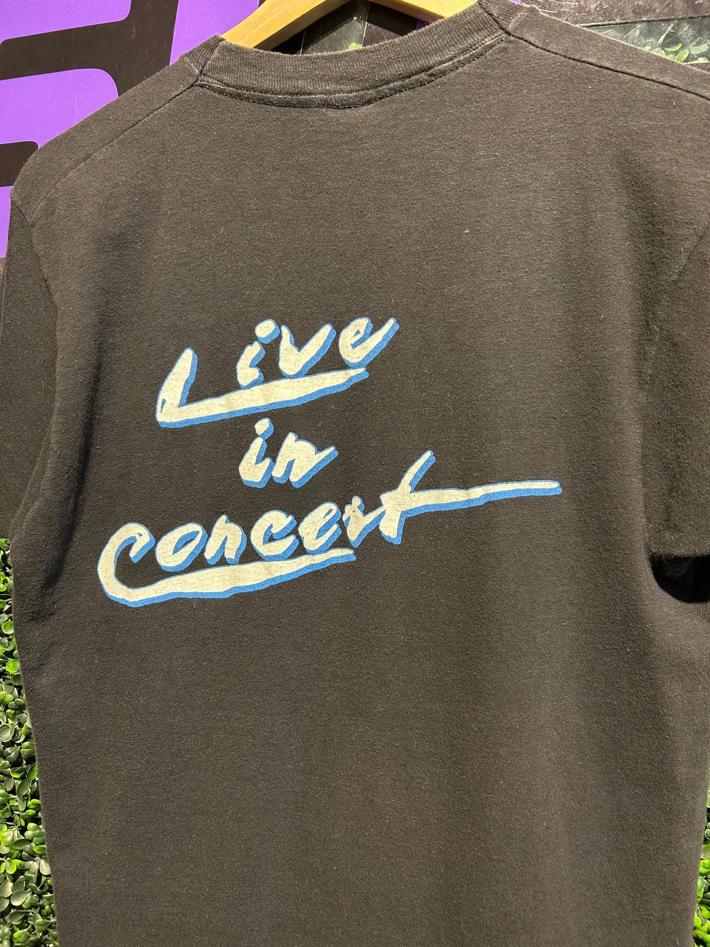 1986 The Moody Blues Live In Concert T-Shirt. Size Medium