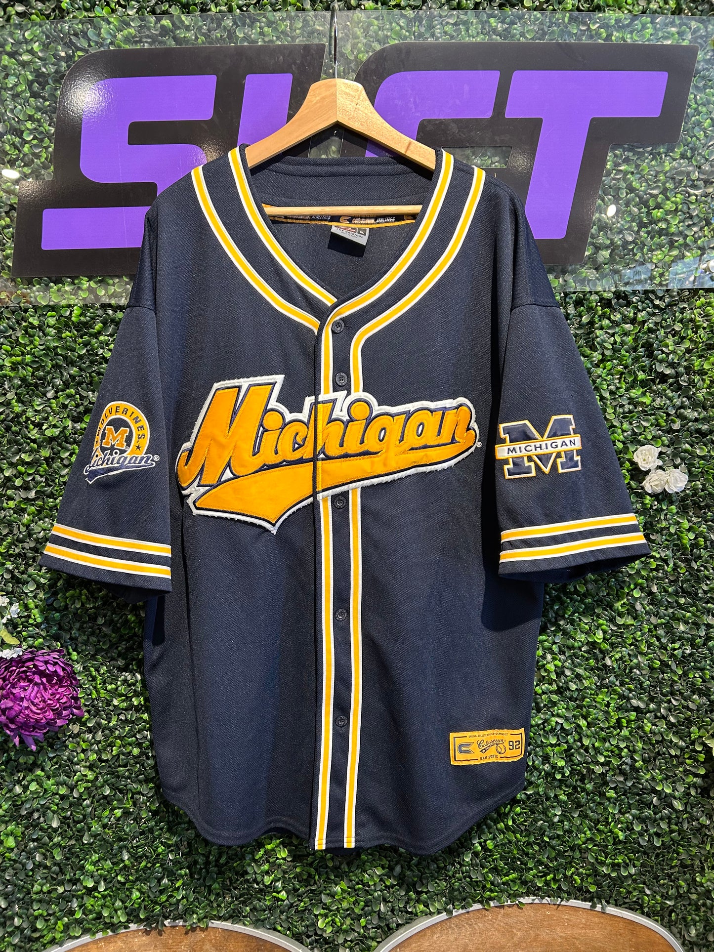 Vintage Michigan Wolverines Baseball Jersey. Size XL