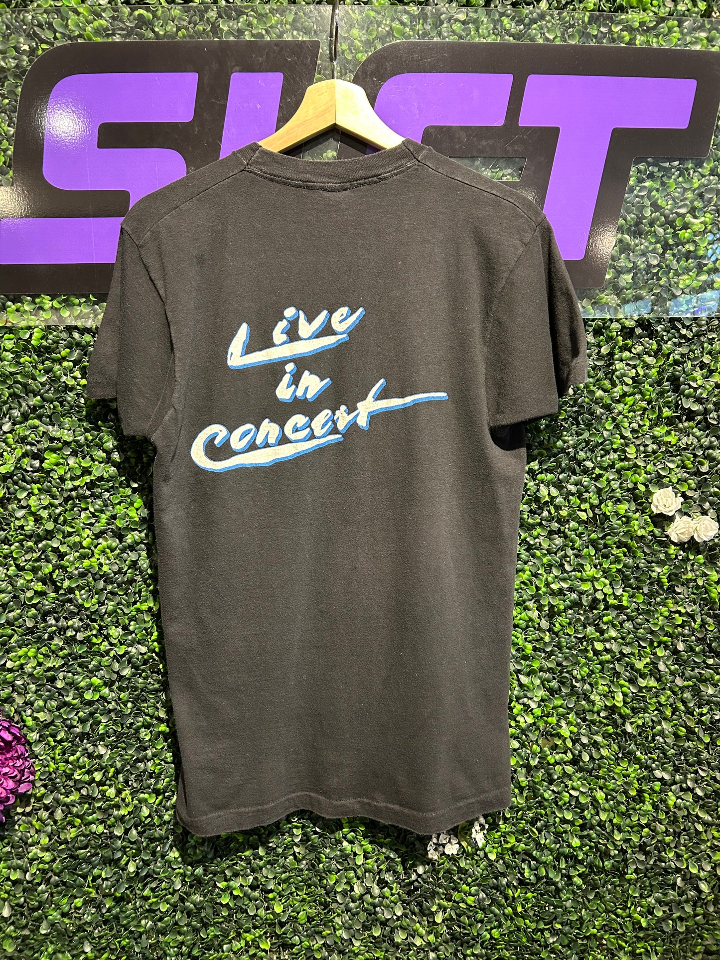 1986 The Moody Blues Live In Concert T-Shirt. Size Medium