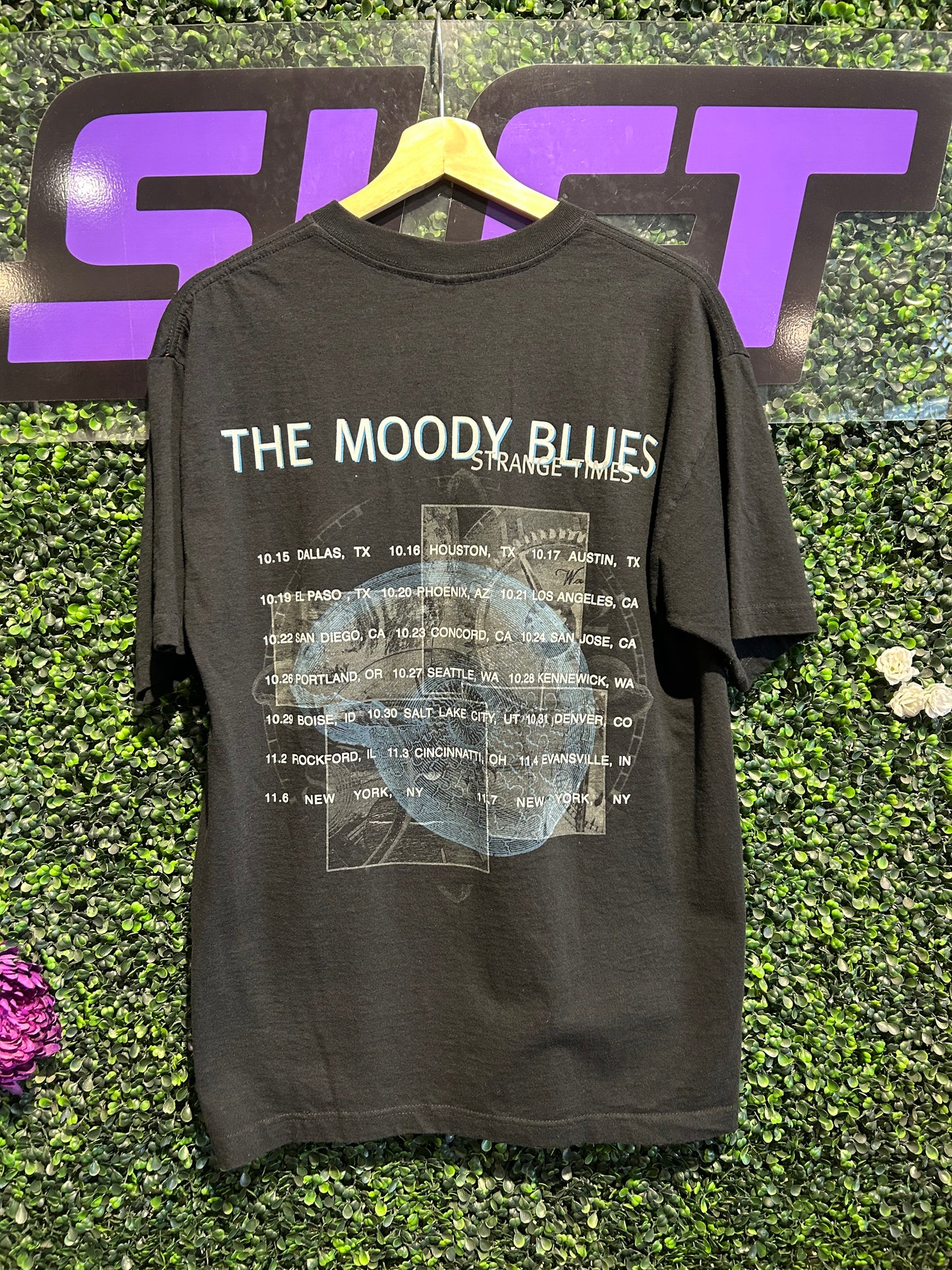 1999 The Moody Blues Strange Times Tour T-Shirt. Size Large