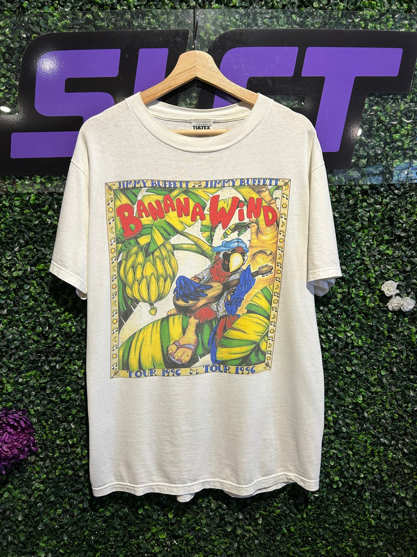 1996 Jimmy Buffett Banana Wind Tour T-Shirt. Size Large