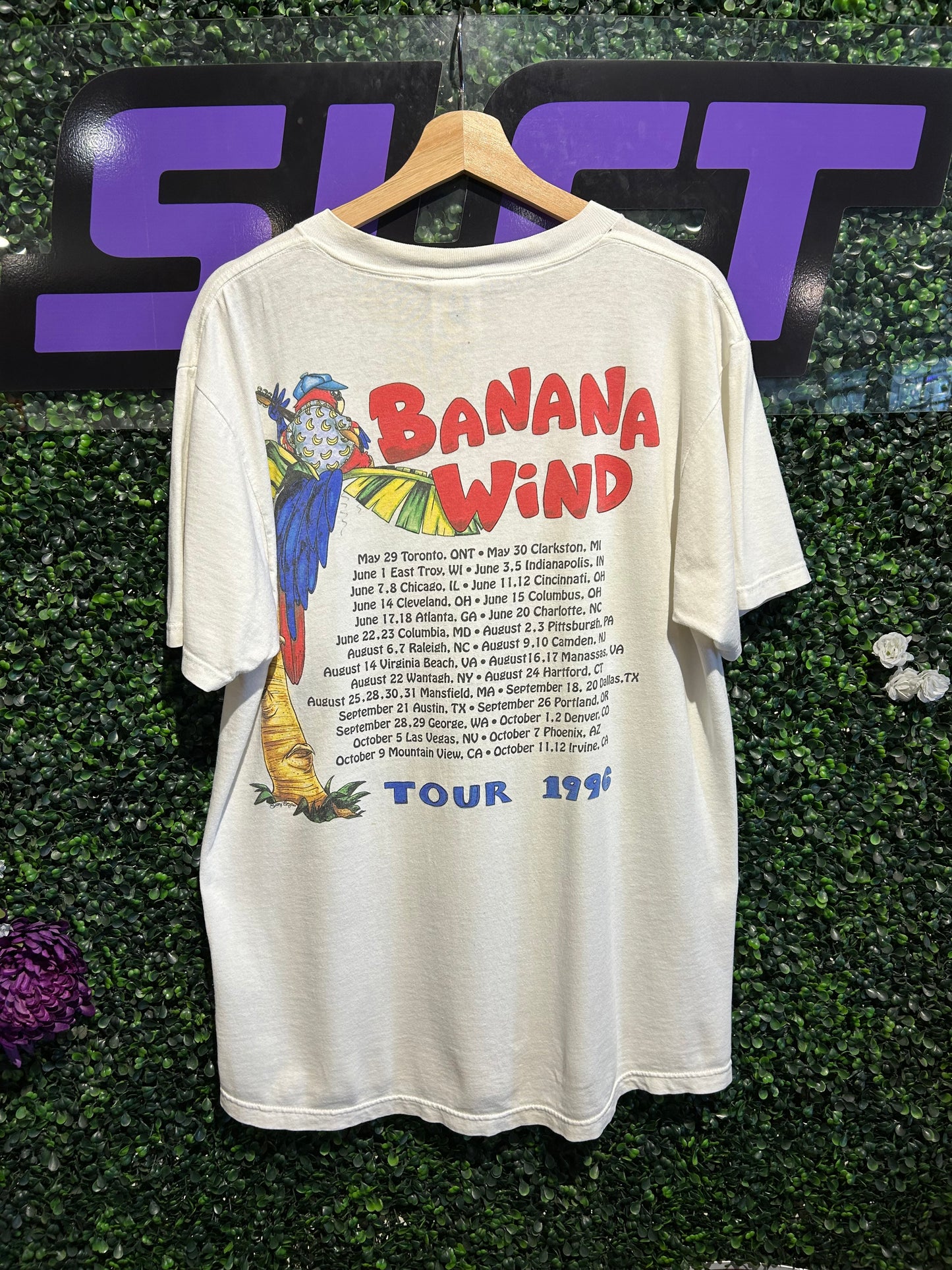 1996 Jimmy Buffett Banana Wind Tour T-Shirt. Size Large