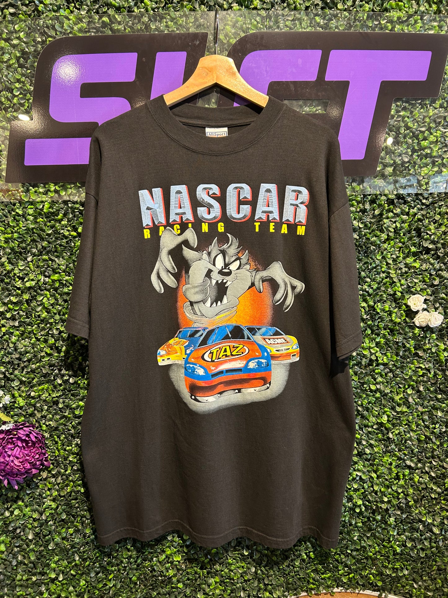 Vintage NASCAR Racing Taz T-Shirt. Size XL